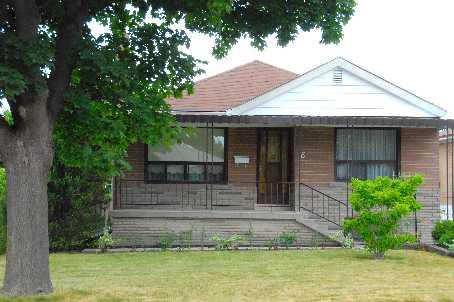 8 Tumpane St, House detached with 2 bedrooms, 2 bathrooms and 4 parking in Toronto ON | Image 1