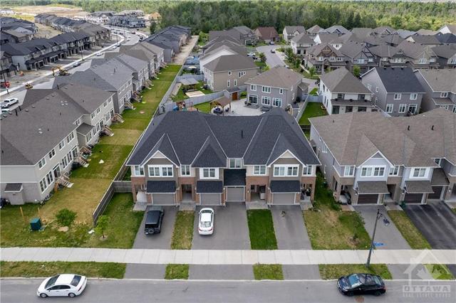 4382 Kelly Farm Drive, Townhouse with 3 bedrooms, 3 bathrooms and 2 parking in Ottawa ON | Image 2