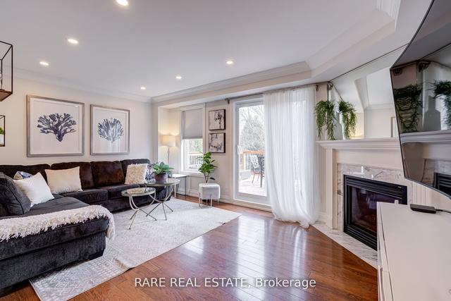 301 Yellowood Circ, House semidetached with 3 bedrooms, 3 bathrooms and 3 parking in Vaughan ON | Image 4