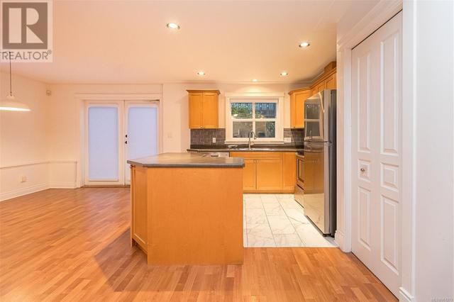1115/1117 Chapman St, House detached with 5 bedrooms, 4 bathrooms and 4 parking in Victoria BC | Image 44