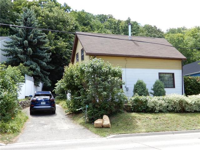 181 Main Street W, House detached with 2 bedrooms, 2 bathrooms and 2 parking in Grimsby ON | Image 2