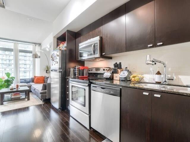 811 - 103 The Queensway Ave, Condo with 1 bedrooms, 1 bathrooms and 1 parking in Toronto ON | Image 2