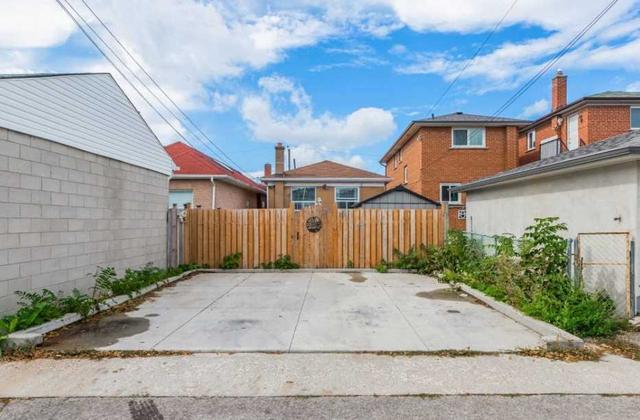 upper - 33 Hagar Ave, House detached with 2 bedrooms, 1 bathrooms and 2 parking in Toronto ON | Image 6