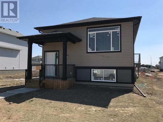 966 41 Avenue N, House detached with 2 bedrooms, 2 bathrooms and 2 parking in Lethbridge AB | Card Image