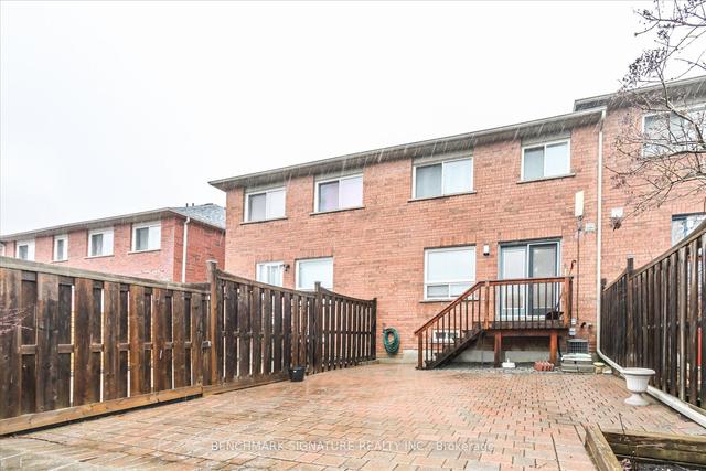 29 Staynor Cres, House attached with 3 bedrooms, 3 bathrooms and 3 parking in Markham ON | Image 21