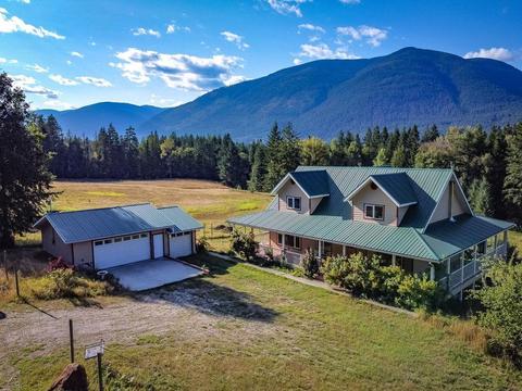 6291 Mill Creek Road, House detached with 4 bedrooms, 3 bathrooms and 10 parking in Central Kootenay E BC | Card Image