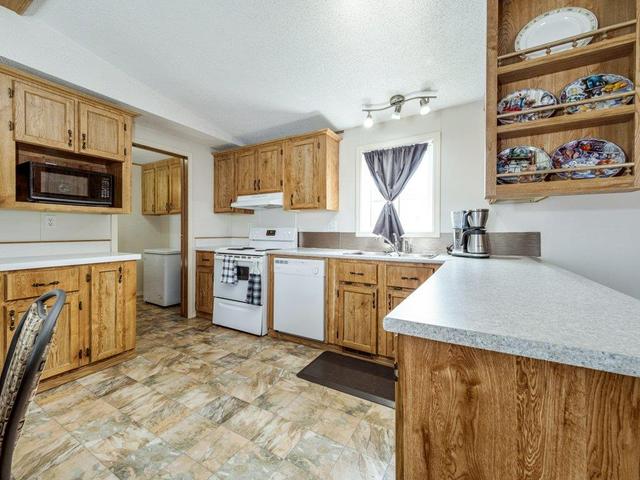 66 - 2715 Westside Drive W, Home with 3 bedrooms, 2 bathrooms and 2 parking in Lethbridge AB | Image 16