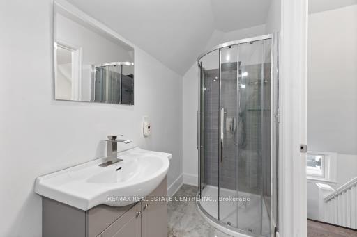 215 Curry Ave, House detached with 3 bedrooms, 3 bathrooms and 4 parking in Windsor ON | Image 7