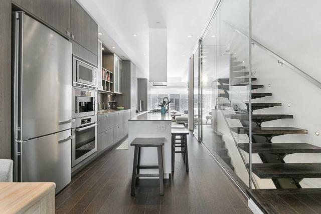 494 Shaw St, House attached with 3 bedrooms, 4 bathrooms and 1 parking in Toronto ON | Image 3