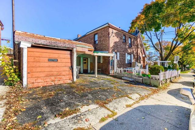 186 Rosemount Ave, House semidetached with 3 bedrooms, 3 bathrooms and 3 parking in Toronto ON | Card Image