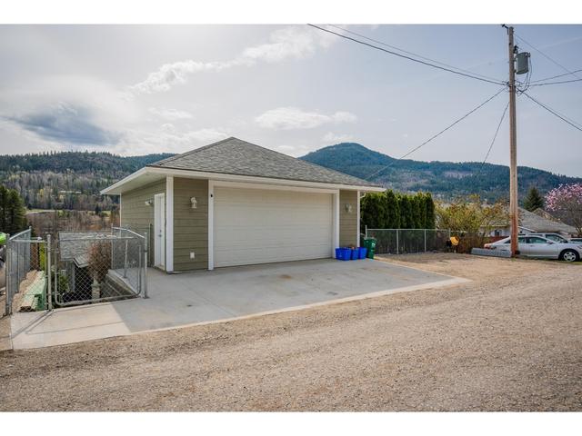 1222 Fox Road, House detached with 3 bedrooms, 2 bathrooms and null parking in Kootenay Boundary A BC | Image 50
