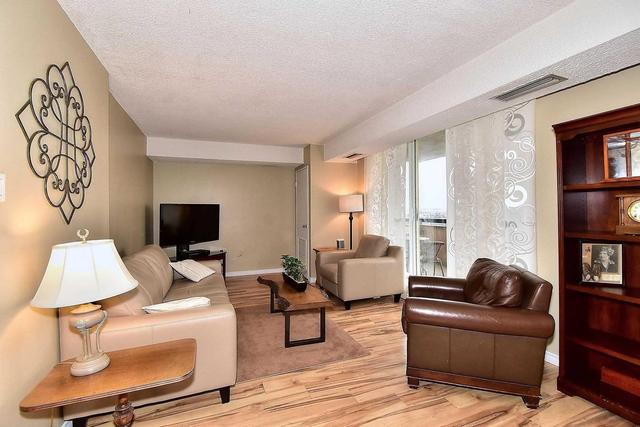 1003 - 40 William Roe Blvd, Condo with 2 bedrooms, 2 bathrooms and 1 parking in Newmarket ON | Image 1