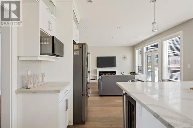 1699 Longacre Dr, House detached with 7 bedrooms, 5 bathrooms and 8 parking in Saanich BC | Image 19