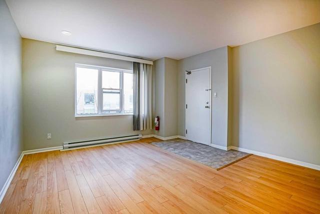2 - 102 Beverley St, House attached with 2 bedrooms, 2 bathrooms and 1 parking in Toronto ON | Image 5