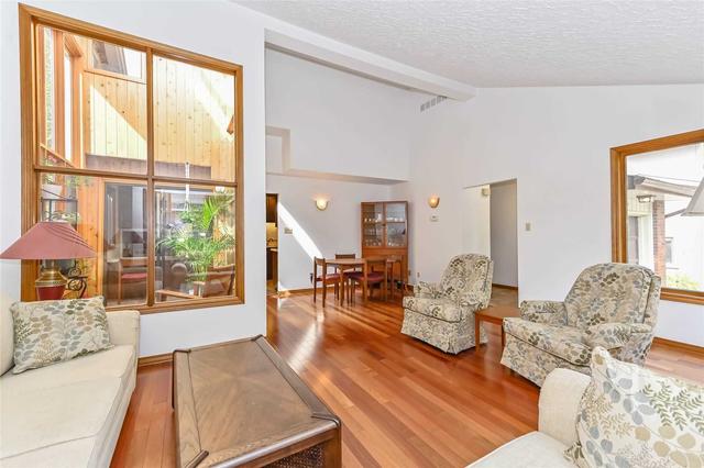 56 Wimbledon Rd, House detached with 5 bedrooms, 3 bathrooms and 5 parking in Guelph ON | Image 2