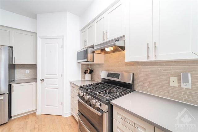 964 Cobble Hill Drive, Townhouse with 3 bedrooms, 3 bathrooms and 3 parking in Ottawa ON | Image 8