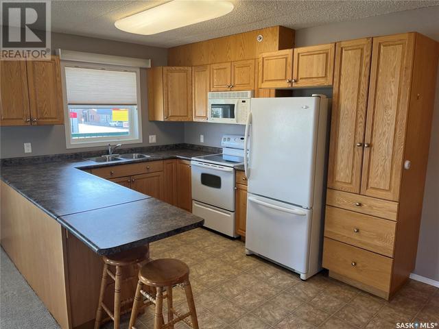 207 - 104 5th Street Ne, Condo with 2 bedrooms, 2 bathrooms and null parking in Weyburn SK | Image 6