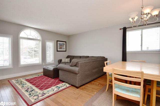 364 Emms Drive, House detached with 4 bedrooms, 2 bathrooms and 4 parking in Barrie ON | Image 2