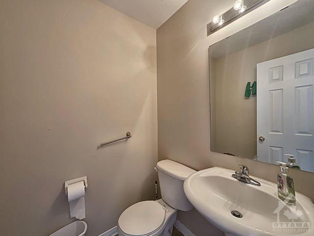 103 Lilibet Crescent, Townhouse with 3 bedrooms, 3 bathrooms and 3 parking in Ottawa ON | Image 3