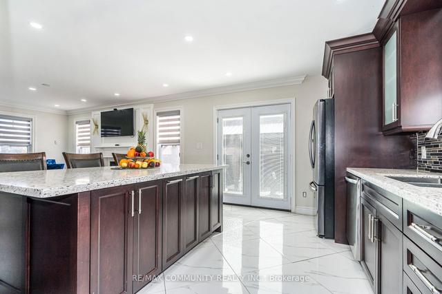4 Kershaw St, House detached with 3 bedrooms, 4 bathrooms and 3 parking in Brampton ON | Image 7