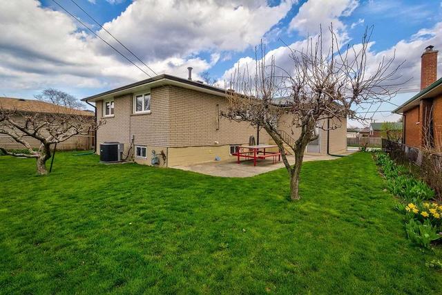 139 Nugent Dr, House detached with 3 bedrooms, 2 bathrooms and 3 parking in Hamilton ON | Image 36