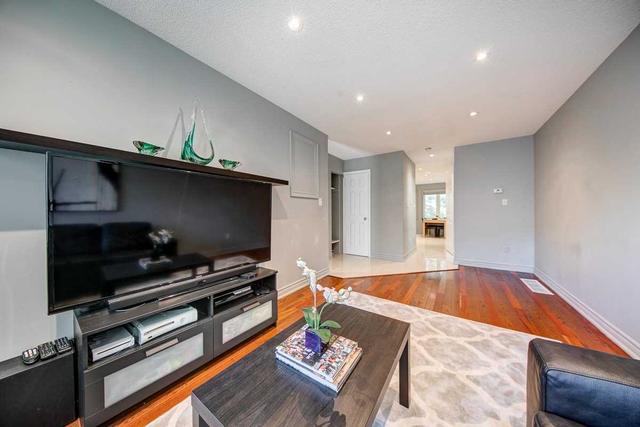70 Shining Star Cres, Townhouse with 3 bedrooms, 3 bathrooms and 2 parking in Toronto ON | Image 37