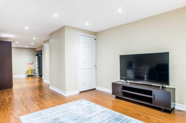 6355 Amber Glen Dr, House semidetached with 3 bedrooms, 4 bathrooms and 3 parking in Mississauga ON | Image 17
