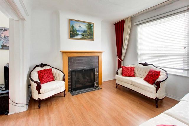 7 Hanson Rd, House detached with 3 bedrooms, 2 bathrooms and 2 parking in Toronto ON | Image 37