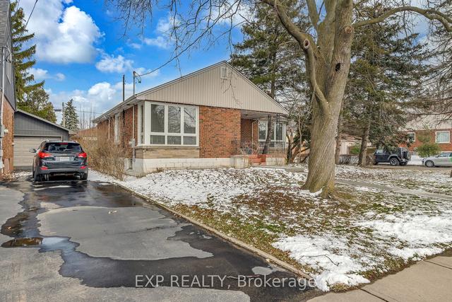9 Mulock Ave, House detached with 3 bedrooms, 2 bathrooms and 3 parking in Hamilton ON | Image 1
