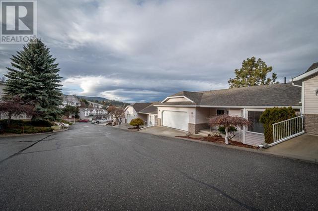 3 - 2022 Pacific Way, House attached with 3 bedrooms, 3 bathrooms and null parking in Kamloops BC | Image 20