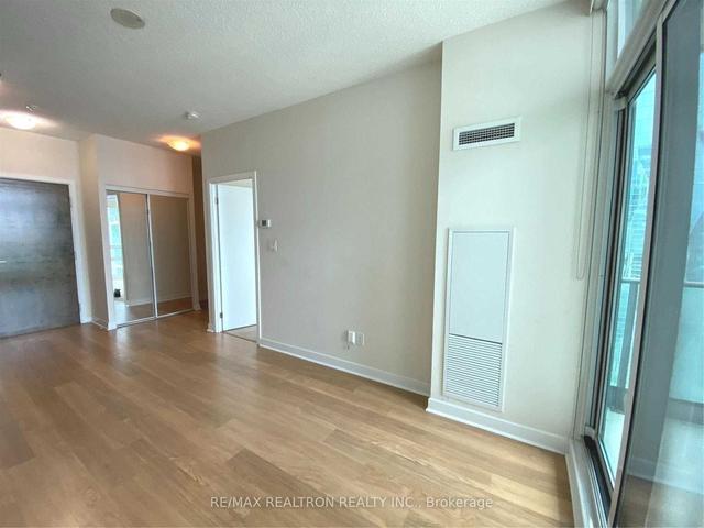 2105 - 33 Bay St, Condo with 1 bedrooms, 1 bathrooms and 0 parking in Toronto ON | Image 5
