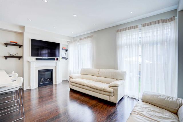 25 Collier Cres, House attached with 3 bedrooms, 4 bathrooms and 3 parking in Markham ON | Image 40