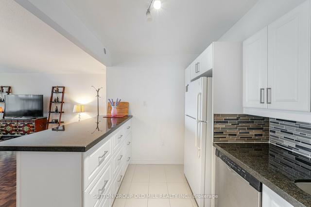 1106 - 15 La Rose Ave, Condo with 3 bedrooms, 2 bathrooms and 1 parking in Toronto ON | Image 7