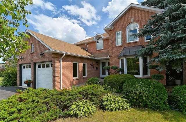 27 Kenpark Ave, House detached with 4 bedrooms, 4 bathrooms and 3 parking in Brampton ON | Image 2