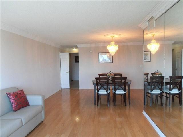1806 - 8 Lee Centre Dr, Condo with 4 bedrooms, 3 bathrooms and 2 parking in Toronto ON | Image 2