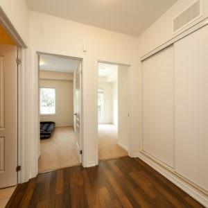 236 - 15 Coneflower Cres, Townhouse with 2 bedrooms, 1 bathrooms and 1 parking in Toronto ON | Image 3