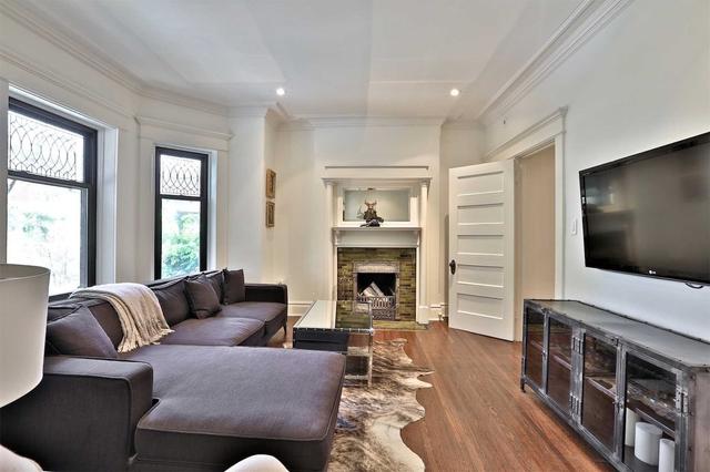 111 Bedford Rd, House semidetached with 5 bedrooms, 5 bathrooms and 2 parking in Toronto ON | Image 16