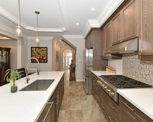 70 Westfield Dr, House detached with 4 bedrooms, 5 bathrooms and 6 parking in Whitby ON | Image 7