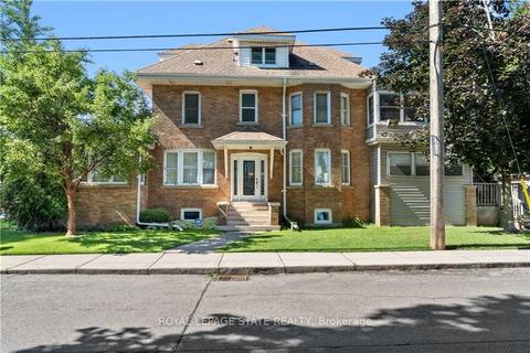 32 Rosslyn Ave S, Hamilton, ON, L8M3H9 | Card Image