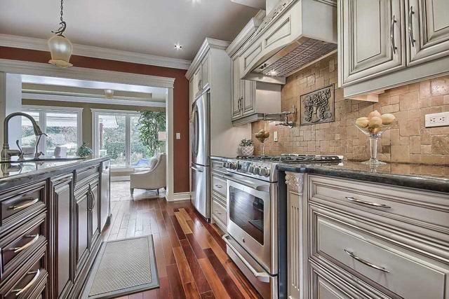 14 Ovida Blvd, House detached with 4 bedrooms, 4 bathrooms and 9 parking in Markham ON | Image 3
