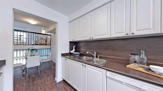 63 - 10 Rodda Blvd, Townhouse with 3 bedrooms, 2 bathrooms and 2 parking in Toronto ON | Image 4