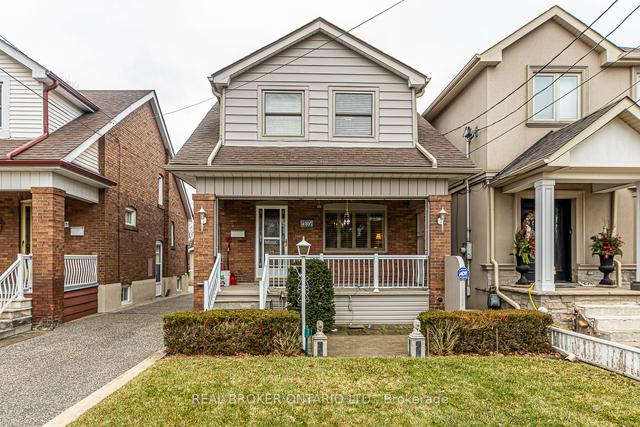 107 Foxwell St, House detached with 3 bedrooms, 2 bathrooms and 4 parking in Toronto ON | Image 23