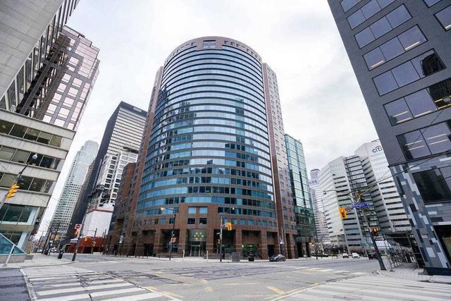 1001 - 33 University Ave, Condo with 1 bedrooms, 2 bathrooms and 1 parking in Toronto ON | Image 1