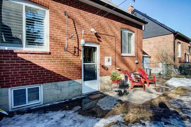 37 Lippincott St W, House detached with 3 bedrooms, 1 bathrooms and 2 parking in Toronto ON | Image 13