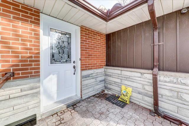70 Sunderland Cres, House detached with 3 bedrooms, 3 bathrooms and 3 parking in Toronto ON | Image 22