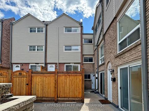 18 - 1666 Queen St E, Townhouse with 3 bedrooms, 1 bathrooms and 1 parking in Toronto ON | Card Image
