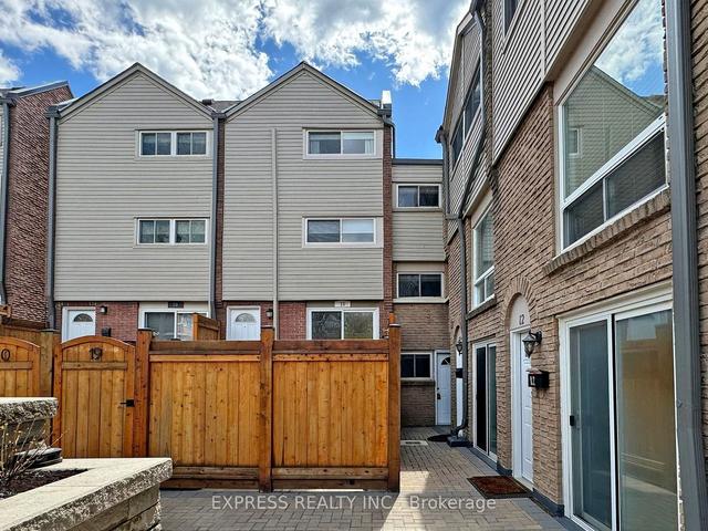 18 - 1666 Queen St E, Townhouse with 3 bedrooms, 1 bathrooms and 1 parking in Toronto ON | Image 1
