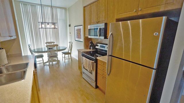 Lph3 - 220 Burnhamthorpe Rd W, Condo with 2 bedrooms, 2 bathrooms and 1 parking in Mississauga ON | Image 4