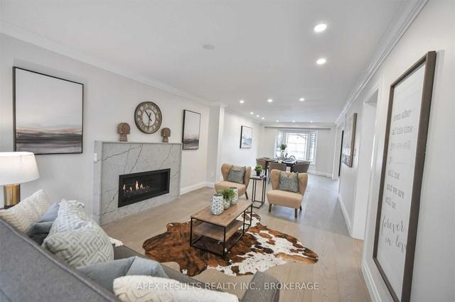 2036 Grosvenor St, House detached with 4 bedrooms, 6 bathrooms and 4 parking in Oakville ON | Image 2