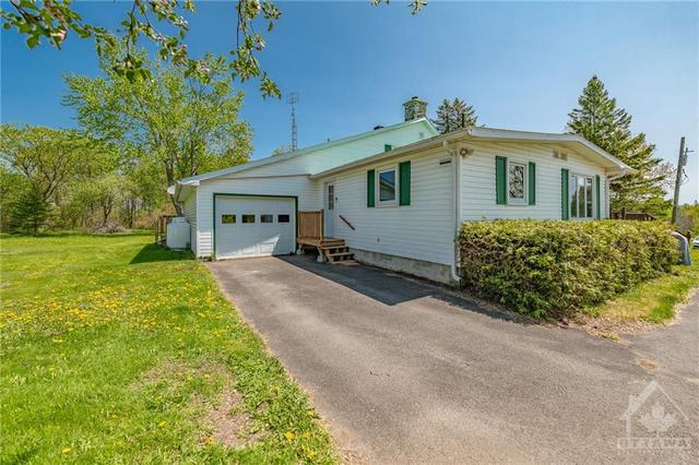 19963 Kenyon Concession 1 Road, House detached with 3 bedrooms, 1 bathrooms and 10 parking in North Glengarry ON | Image 25